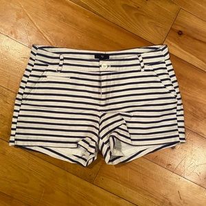 🌟 Gap - Adorable Striped Shorts